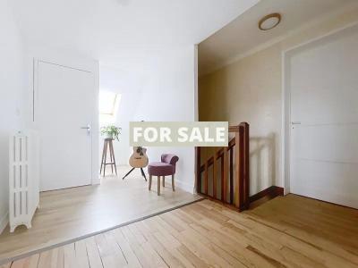 Delightful Traditional House with Garden