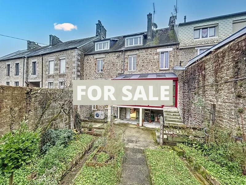 Main Photo of a 4 bedroom  House for sale