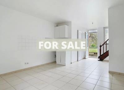 Town House with Neat Garden, Ideal Holiday Home