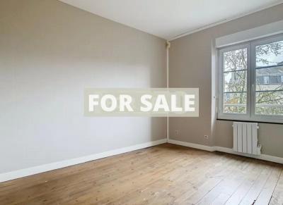 Town House with Neat Garden, Ideal Holiday Home