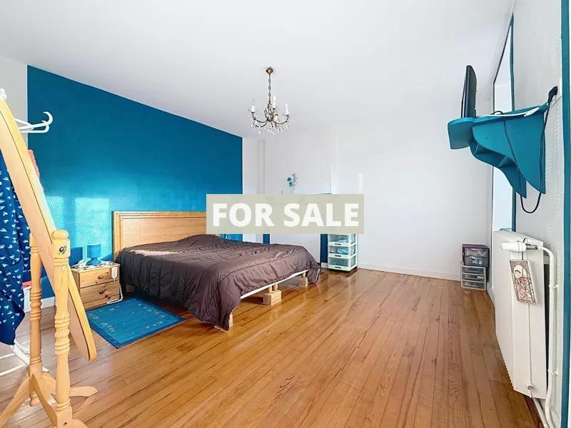 Detached House with Landscaped Garden