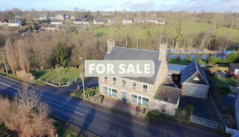 Detached House with Landscaped Garden