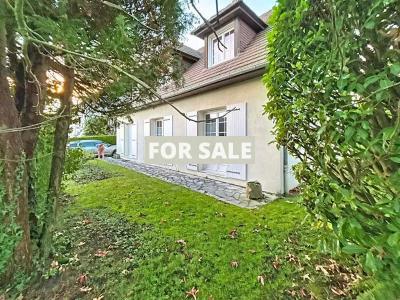 Detached House with Garden