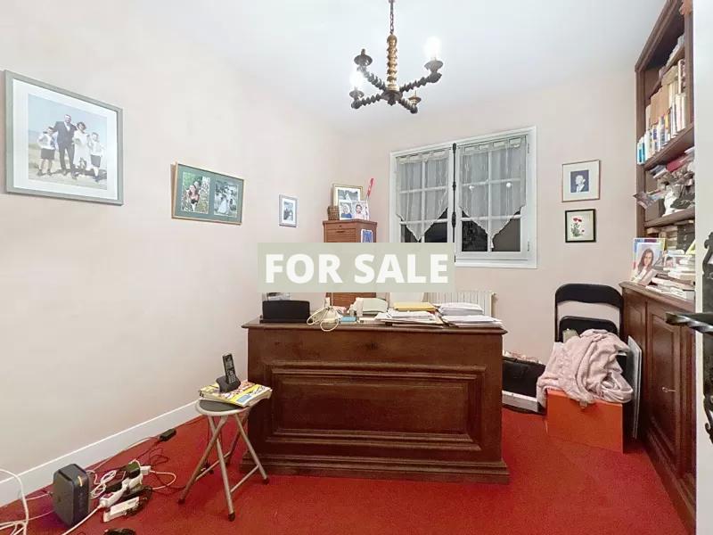 Detached House with Garden