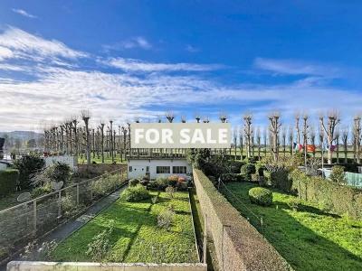 Detached House with Garden by the Coast