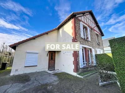 Detached House with Garden by the Coast