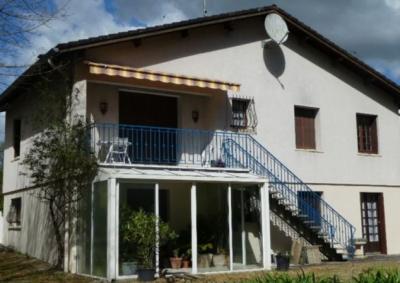 Villa For Sale in Nice Location
