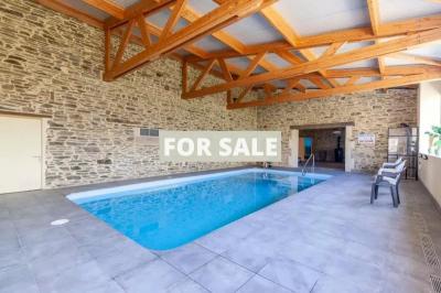 Contemporary Detached House with Indoor Pool