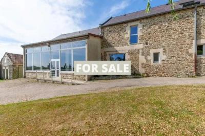 Contemporary Detached House with Indoor Pool
