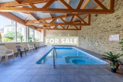 Contemporary Detached House with Indoor Pool