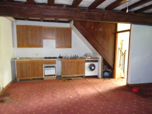 SLD02644 - Under Offer with Cle France