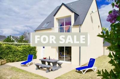 Detached House with Garden by the Coast