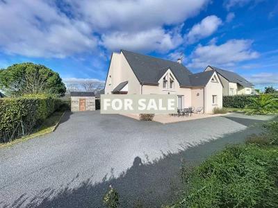 Detached House with Garden by the Coast