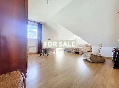 Detached House with Garden by the Coast