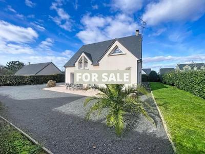 Detached House with Garden by the Coast