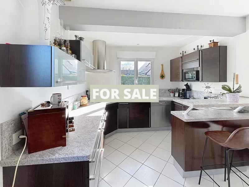 Detached House with Garden by the Coast