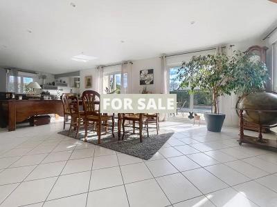 Detached House with Garden by the Coast