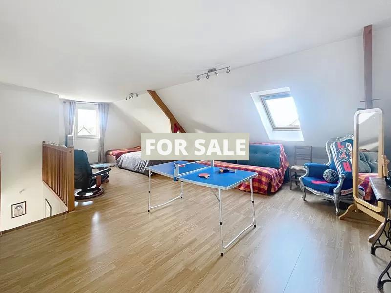 Detached House with Garden by the Coast