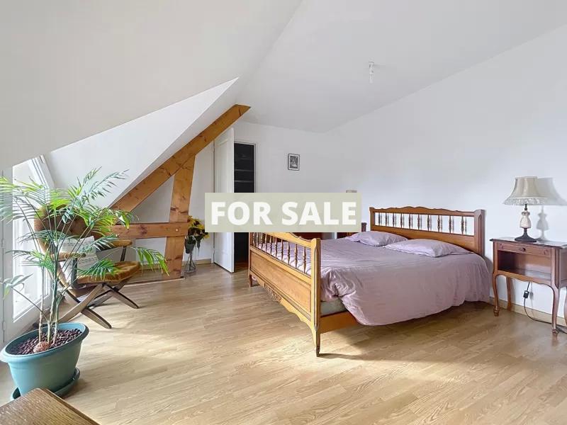 Detached House with Garden by the Coast