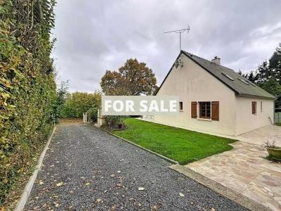 Detached Country House with Landscaped Garden