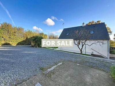 Detached Country House with Landscaped Garden