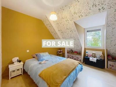 Detached Country House with Landscaped Garden