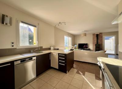 Detached House with Garden Close to the Coast