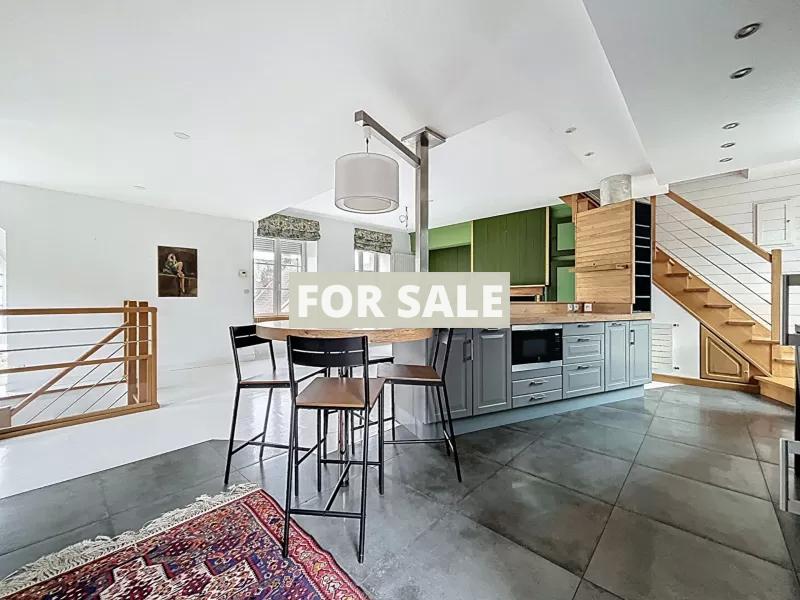 Main House with Guest Cottage and Garden