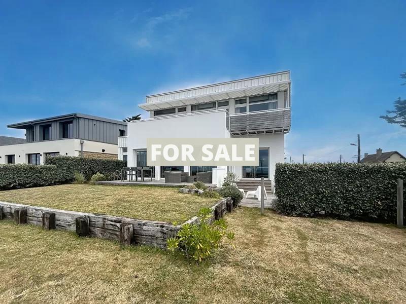 Contemporary House with Sea Front Views
