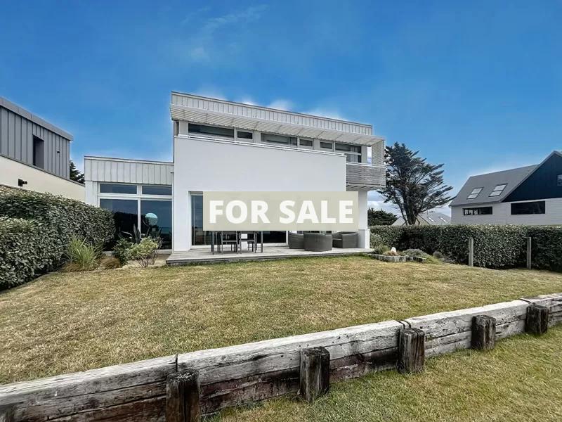 Contemporary House with Sea Front Views