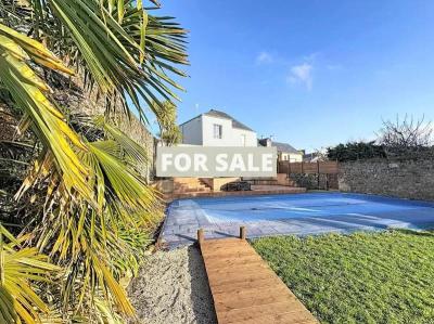 Coastal House with Swimming Pool