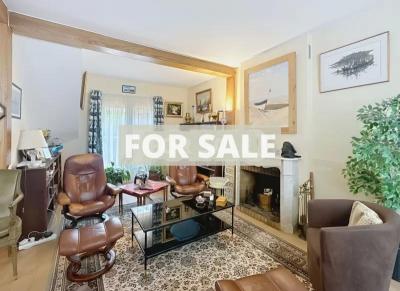 Town House in Coastal Resort Location