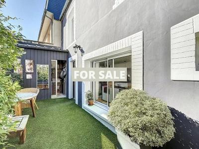 Contemporary House in Coastal Location