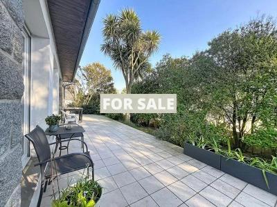 Detached House with Garden by the Coast