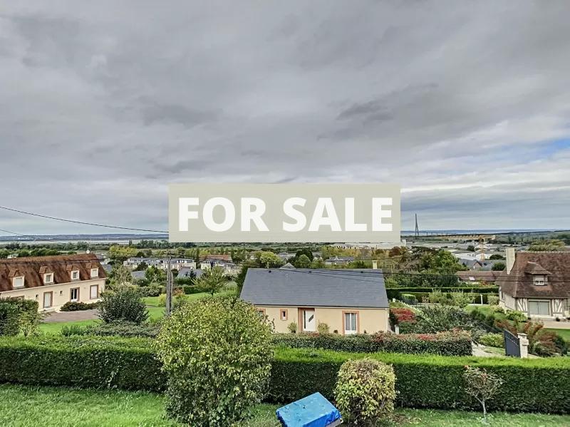 Detached House with Garden and Open View