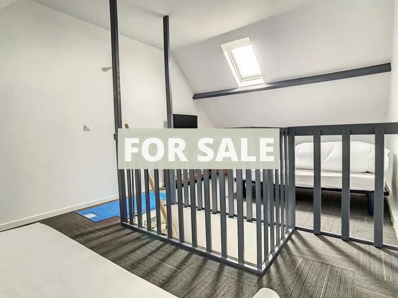 Detached House with Garden and Open View
