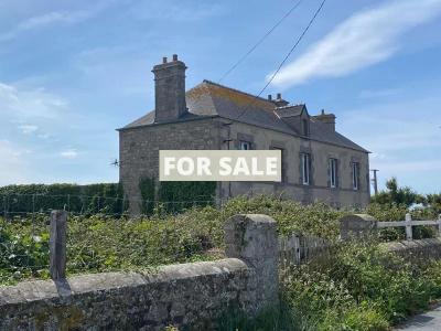 Detached House with Garden by the Coast