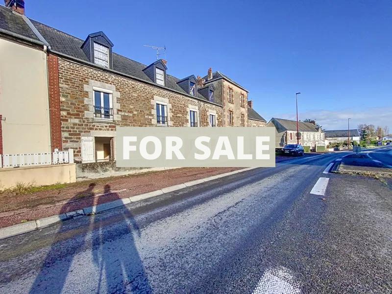 Main Photo of a 6 bedroom  Cottage for sale