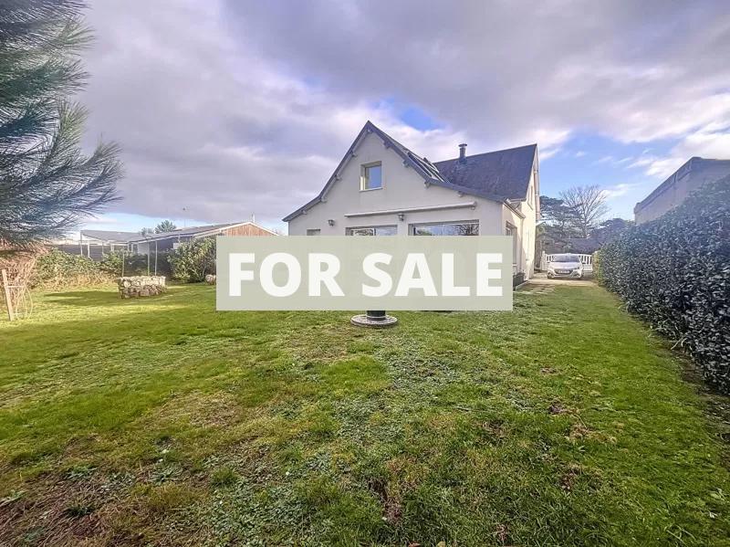 Detached House with Garden by the Coast