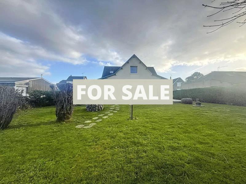 Detached House with Garden by the Coast