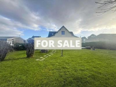 Detached House with Garden by the Coast