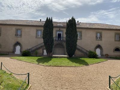 Beautiful Apartment Quality Building with Pool
