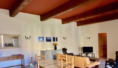 Beautiful Apartment Quality Building with Pool