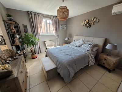 Impeccable Villa, Including Independent Studio And Office