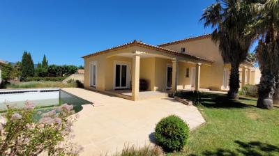 Pretty Detached Villa With Swimming Pool