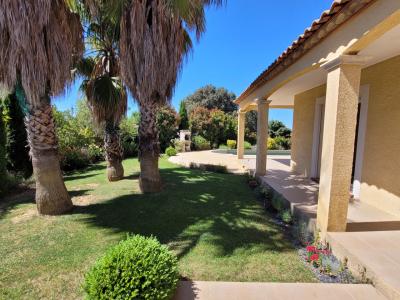 Pretty Detached Villa With Swimming Pool