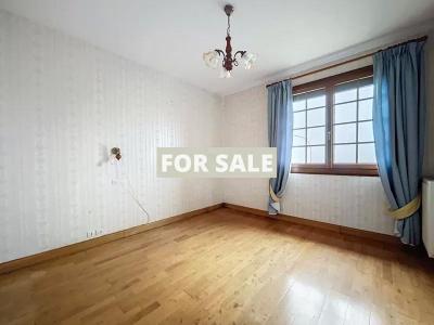 Contemporary Detached House with Garden