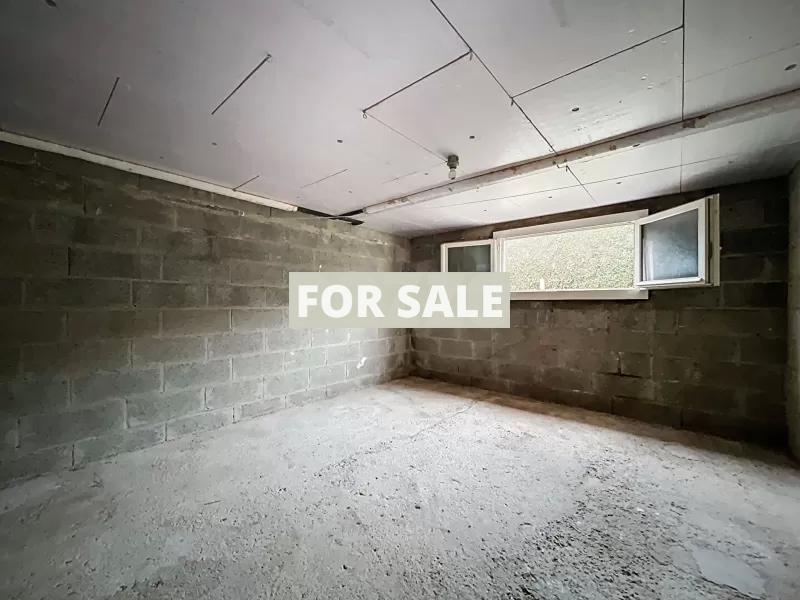 Contemporary Detached House with Garden