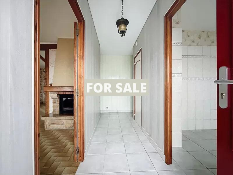 Contemporary Detached House with Garden