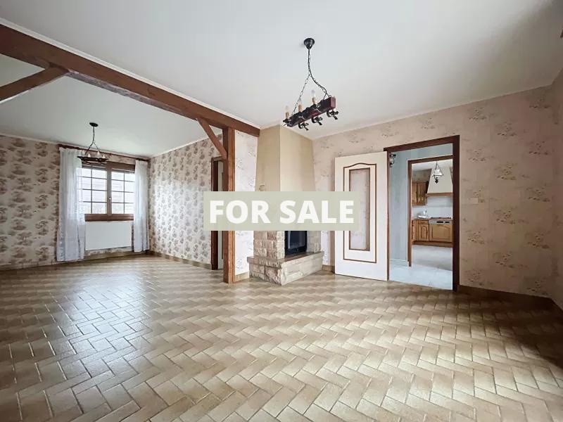 Contemporary Detached House with Garden